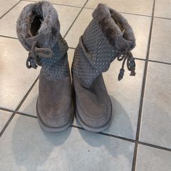 Size  8 Skechers Boots 