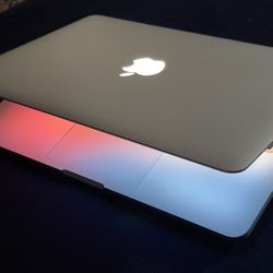 Apple MacBook Pro 13” Retina Display Core I5 Processor 8GB RAM 256Gb Ssd Drive $200