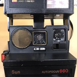Vintage Polaroid Sun 660 Autofocus Instant Camera  Excellent Condition