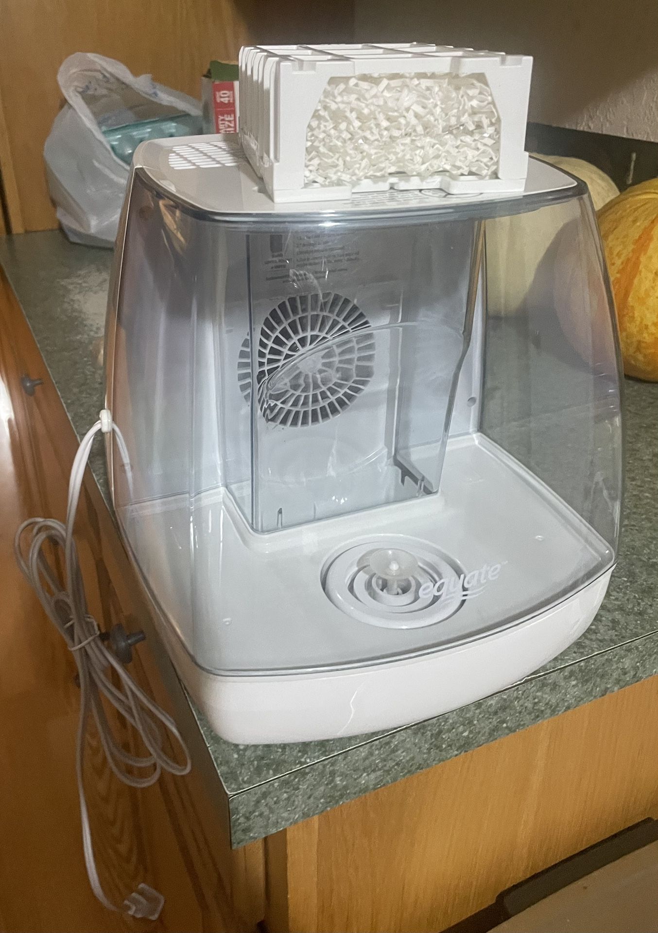 Equate 1.1 Gallon 250 Sq ft Invisible Cool Mist Humidifier, White 