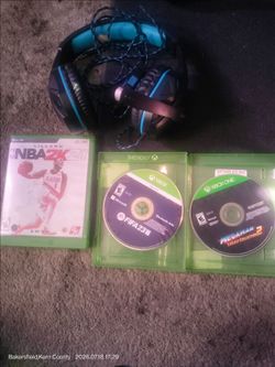 Headset and 3 games for Xbox one