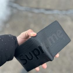 Supreme x LV Wallet
