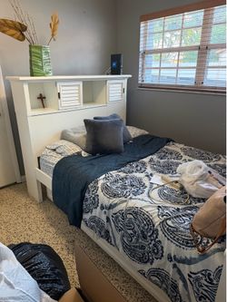 Bed Room Full / Twin pull out bed