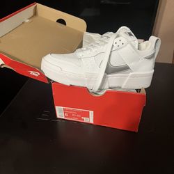 nicke Dunk low zize 8 