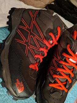 North face boots brand new size 1 boys