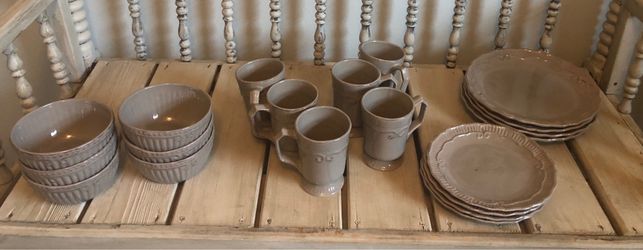 Set of dishes