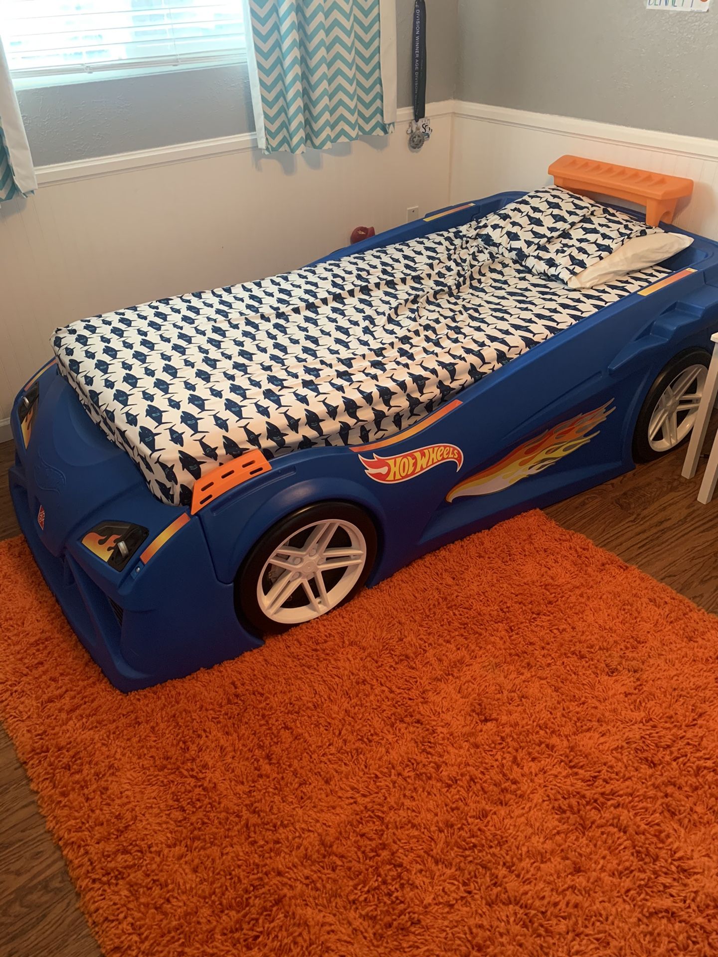 Step 2 Hot Wheels toddler to twin race car (twin) bed for Sale in
