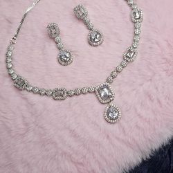 👉 “Limited stock available”
👉 “Perfect for upcoming events/weddings”
👉 “Selling fast”