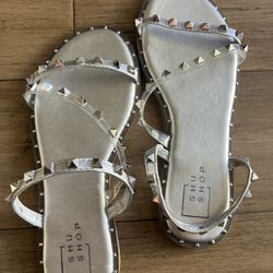 Woman’s Sandals