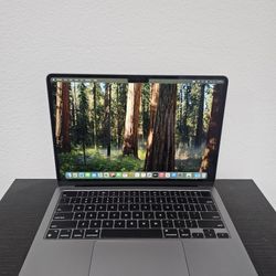 2022 Macbook AIR 13.6" M2 in Excellant Condition 16GB Ram 256GB Latest OS 