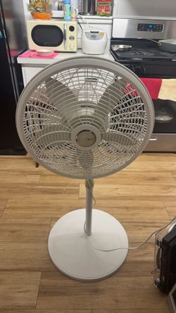 Lasko 16" Oscillating Stand Fan (Read Description)