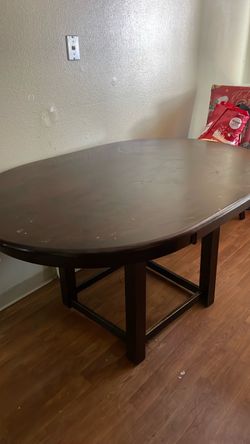 Oval dining table