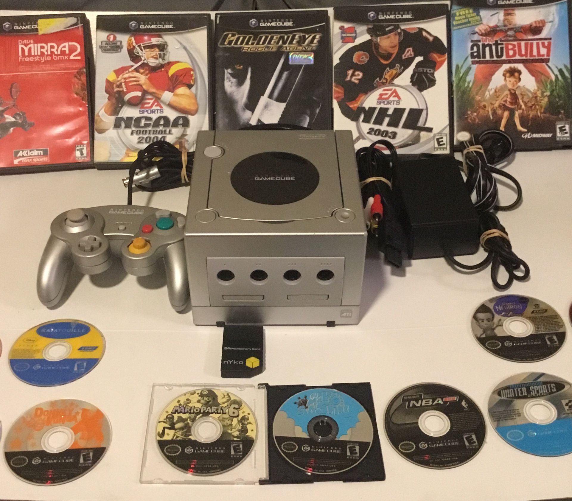 GameCube bundle with chords, lot of games, and memory card,- Mario