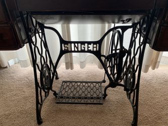 Antique / Vintage Singer Sewing Machine