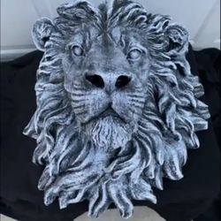 Lion Bust Wall Hanger Statue