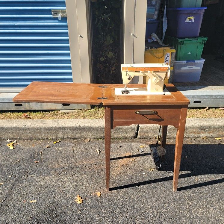 Vintage Singer 362 Sewing machine With Table
