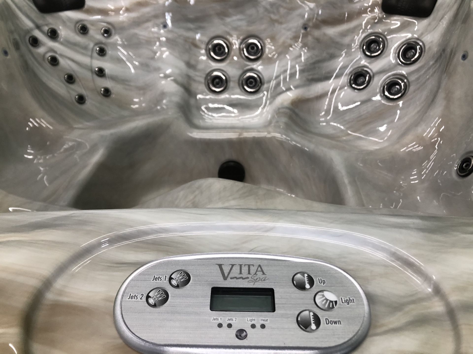Beautiful Vita Spa 8x8 room for 6!