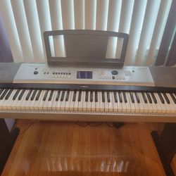 yamaha piano YPG 535