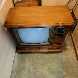 1(contact info removed)  RCA Sheer Shine Vintage Wooden Encased 