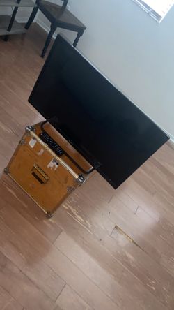 34 inches smart flatscreen TV