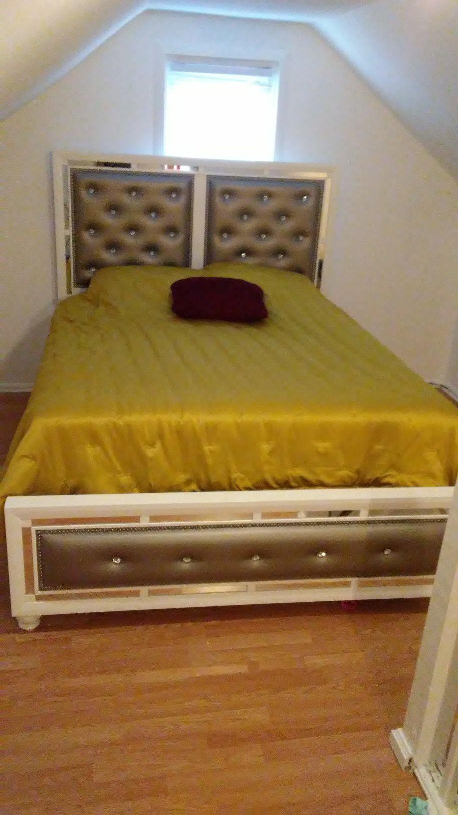 Brand new 3pc Bedroom Set & New Mattresses - Bed, dresser & mirror and mattresses