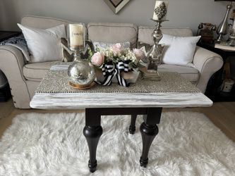 Rustic Coffee Table with Gourd-Shaped Wooden Legs 