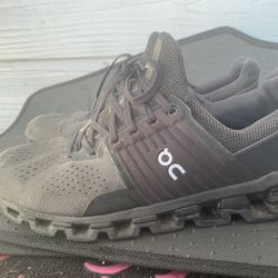 OnCloud Runners Size 9