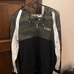 XS Fits Like Small/medium Camo VS PINK Sweatshirt