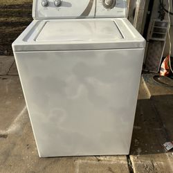 Admiral Heavy Duty Clothes Washer. Works great and completely Reconditioned. Delivery Available.