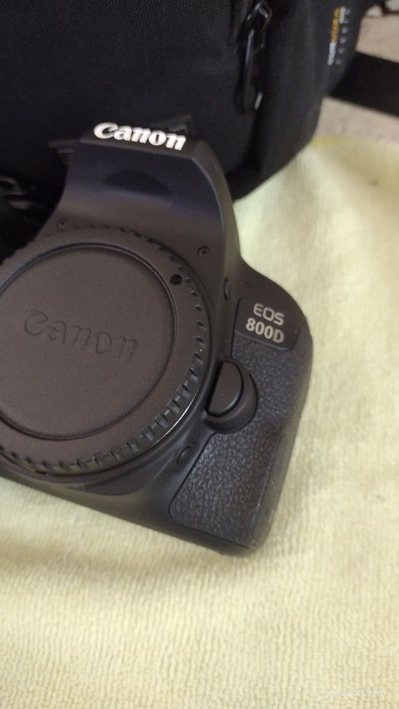 Canon EOS T7i 800D DSLR digital SLR camera like new 24 Megapixels And Professional Electret Condenser Microphone DSLR camera full frame