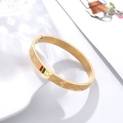 Luxury bangle bracelet color gold
