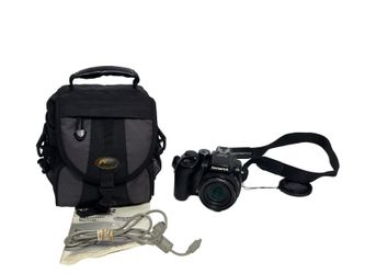 Olympus SP-570UZ 10MP Digital Camera  20x Optical Dual Image Zoom Tested W/ Case