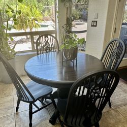 Kitchen Table/Chairs Set