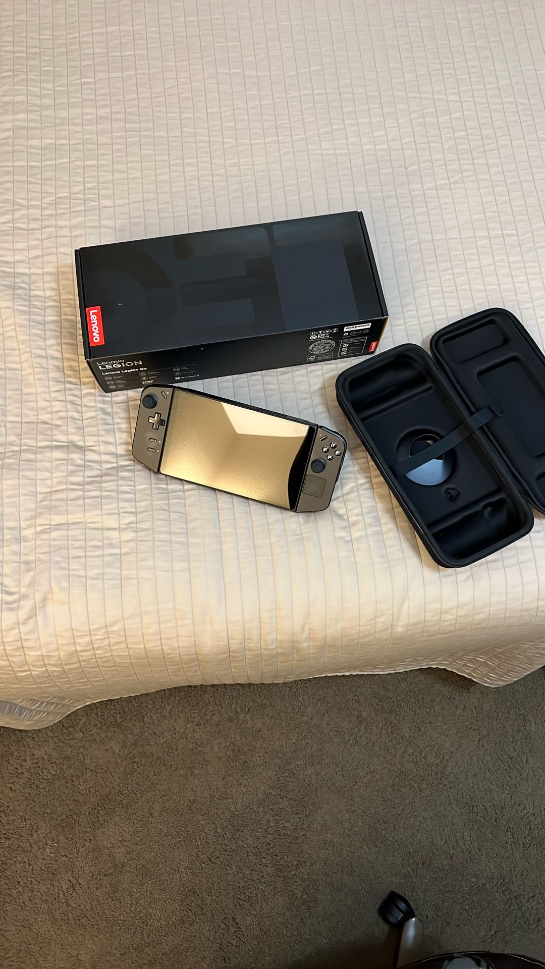 Lenovo Legion Go - Handheld Gaming PC - 1TB SSD / 16gb RAM / Z1 Extreme