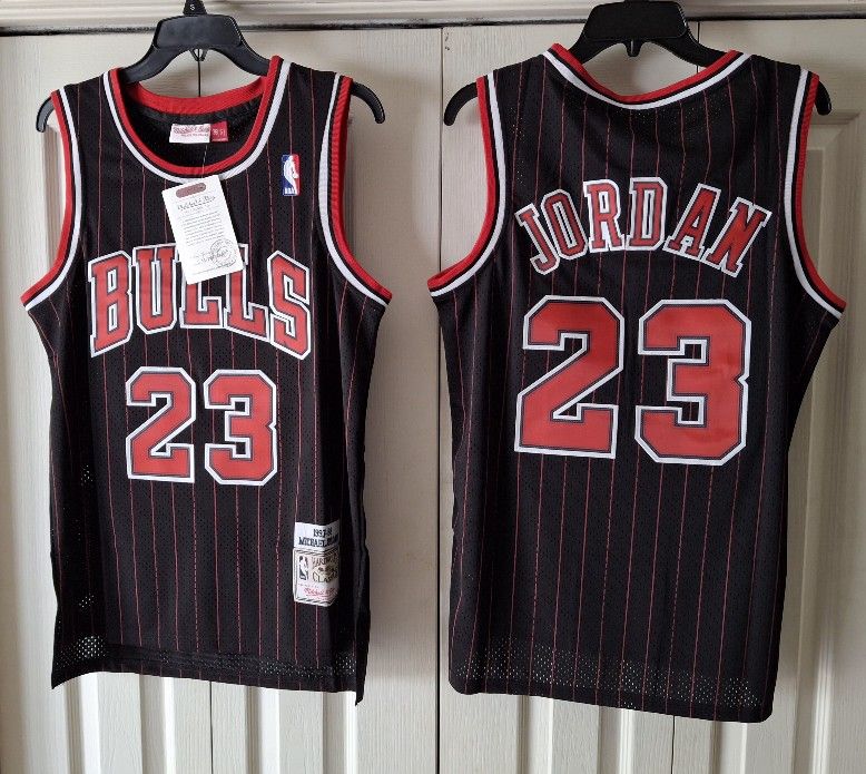 $30 EACH PICKED UP OR $35 EACH SHIPPED 🚢 BULLS JORDAN SIZE SMALL NBA BASKETBALL 🏀 JERSEY BRAND NEW