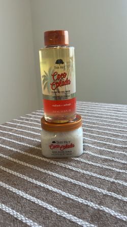 Tree Hut Coco Colada Body Wash & Body Scrub bundle 🥥 🍍- $12