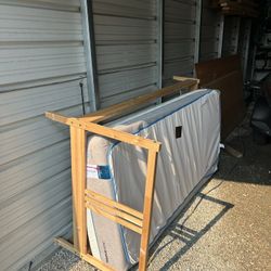 Wooden Twin Size Bed Fame And Tempur-Pedic 