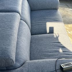 Sofa Electrico.  Par Pies  De Living Spaces