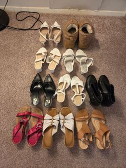 Wonen shoe lot mixed sizes sold together.