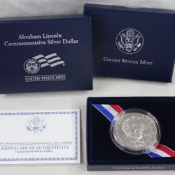 2009 Abraham Lincoln Commemorative Silver Dollar US $1 Coin