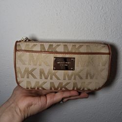 Michael Kors Signature Pouch