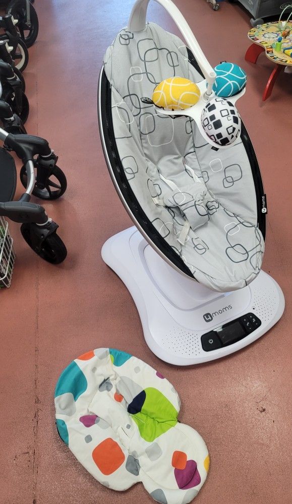 4Moms MamaRoo4 Baby Swing With Bluetooth