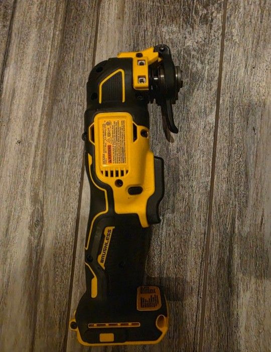 Brand New DeWalt 20V MAX ATOMIC Cordless Oscillating Multi-Tool Tool Only