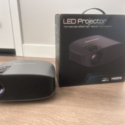 Home Theater Projector w Box – Like New