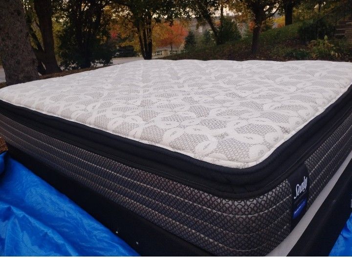 Full Size Mattress And Box Spring 