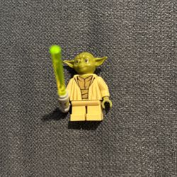 Lego Yoda Minifigure With Saber 