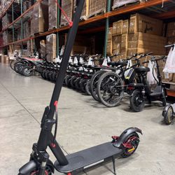 Front and rear shock-absorbing electric scooters