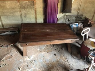 Expandable coffee table