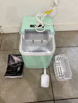 Portable ice cube maker