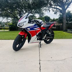 2015 Honda CBR300R